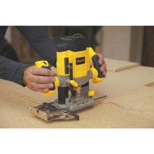 Router 1-1/3 HP, Espiga 1/4 y 8MM, con 3 Ajustes de Profundidad, Velocidad Variable de 8,000 a 2,700 Revoluciones por Minuto, Incluye 6 Cuchillas, 1,200W 120V. STANLEY - Imagen 4