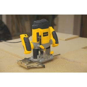 Router 1-1/3 HP, Espiga 1/4 y 8MM, con 3 Ajustes de Profundidad, Velocidad Variable de 8,000 a 2,700 Revoluciones por Minuto, Incluye 6 Cuchillas, 1,200W 120V. STANLEY - Imagen 5